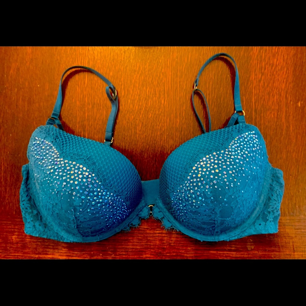 Victoria’s Secret Very Sexy push-up bra like new!!